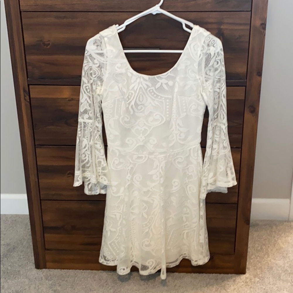 White lace sleeve dress